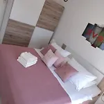 Buzolic 2 Hvar Apartman *