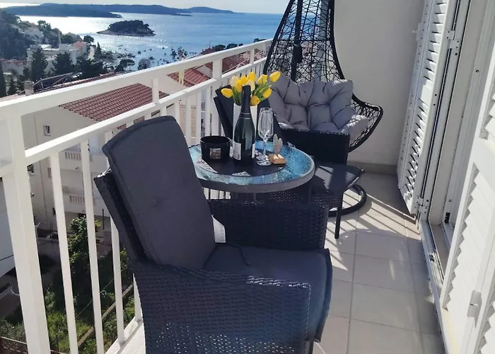 Buzolic 2 Hvar Hvar Town