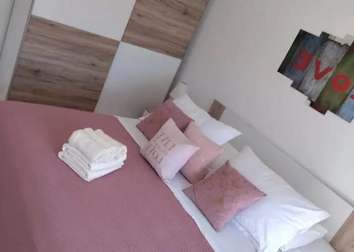 Buzolic 2 Hvar Apartment *