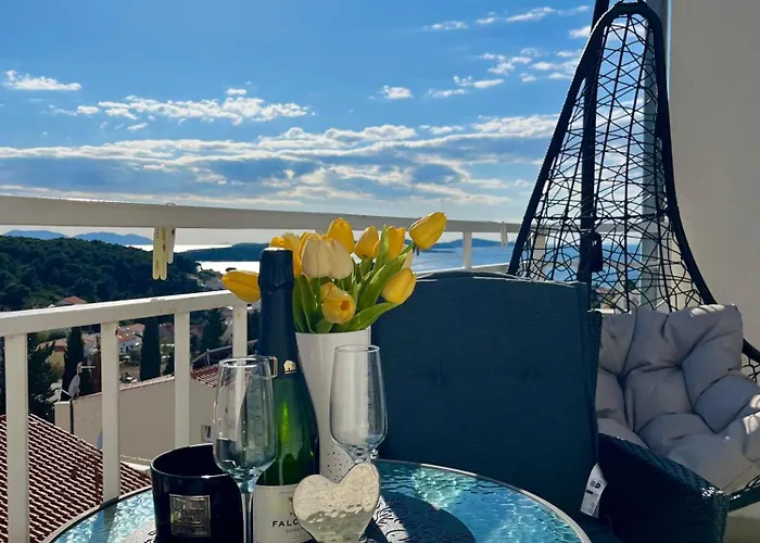 Buzolic 2 Hvar Apartment *